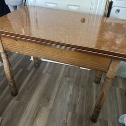 Vintage Enamel Top Dining Table That Extends( No Chips Or Dent’s) 
