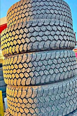 265 60 18 Goodyear tires Con 80% de Vida Las 4