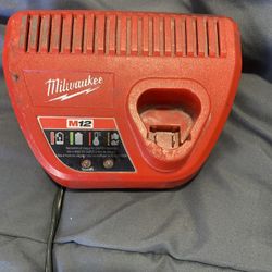 Milwaukee M12 Charger