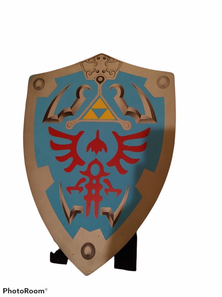 24" Zelda foam shield costume
Great shape. Great for Halloween. Lightweight. Legend of Zelda.