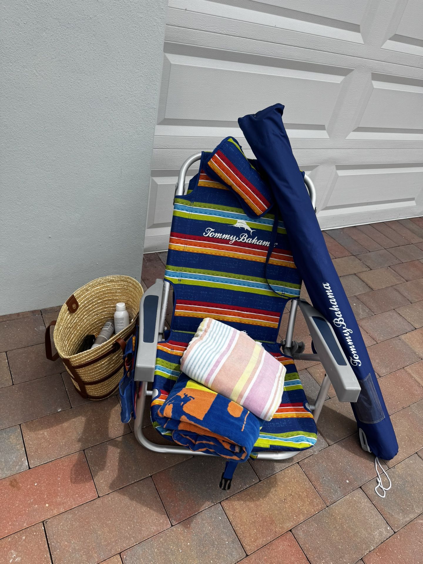 Tommy Bahama beach chair set with 2 towels + beach bag with products