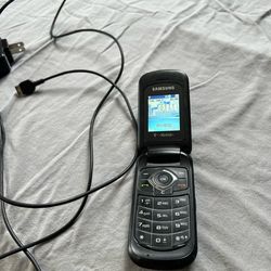 Samsung Flip Phone – T-Mobile – Charger Included