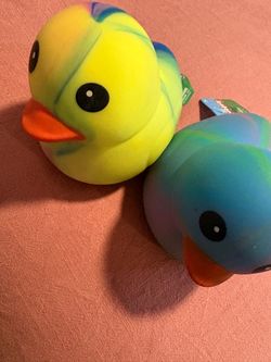 Squeezy tie-dye ducks