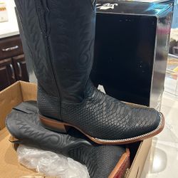 Alfa Matte Black Boots Size 10