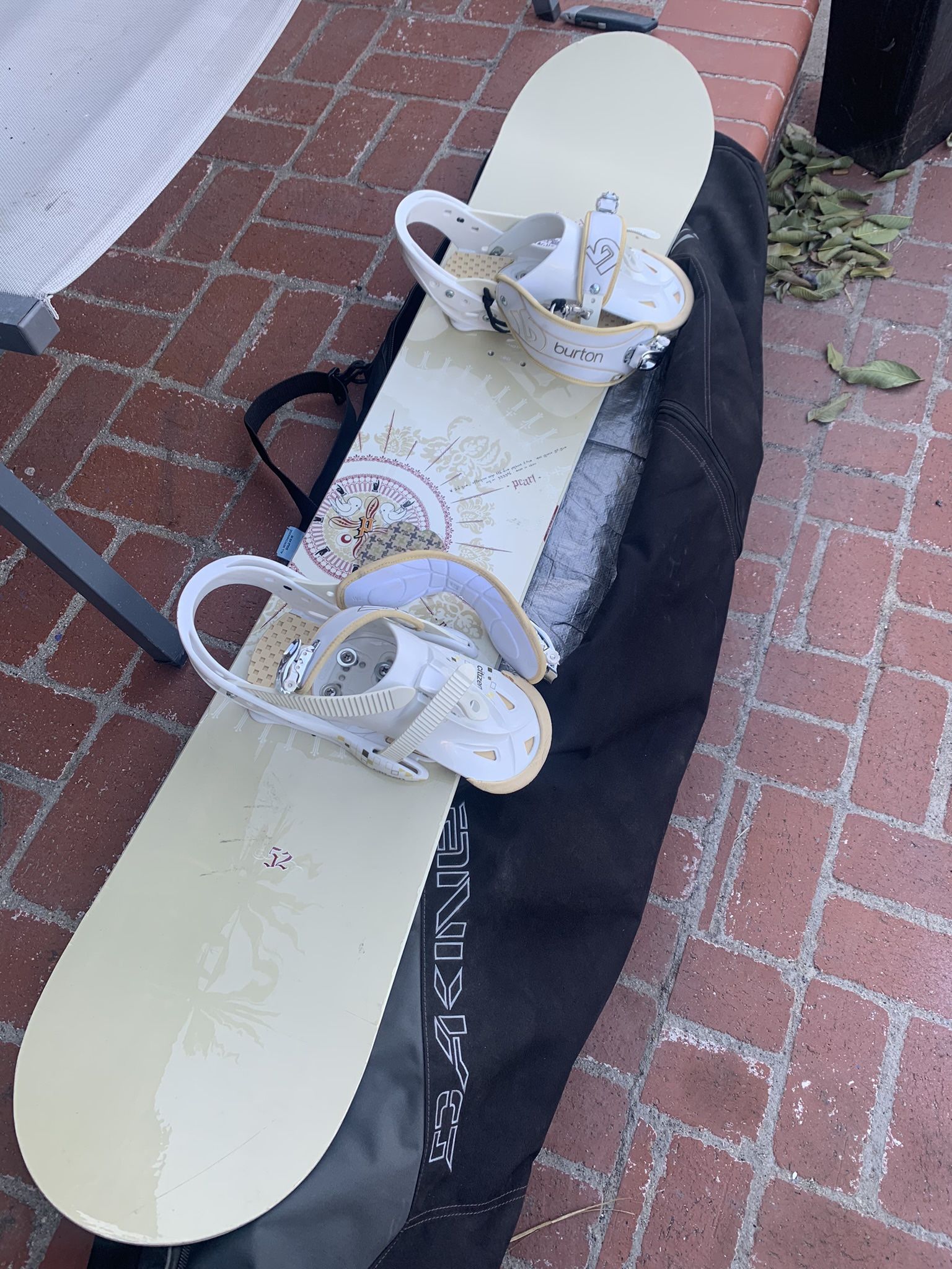 Womens Head Pearl Snowboard w/ Burton Citizen Bindings And Dakine Bag