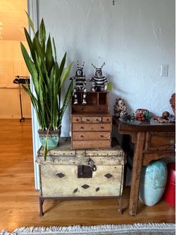 Vintage Antique Trunk / Chest – Rustic Wood & Metal, Coffee Table Style