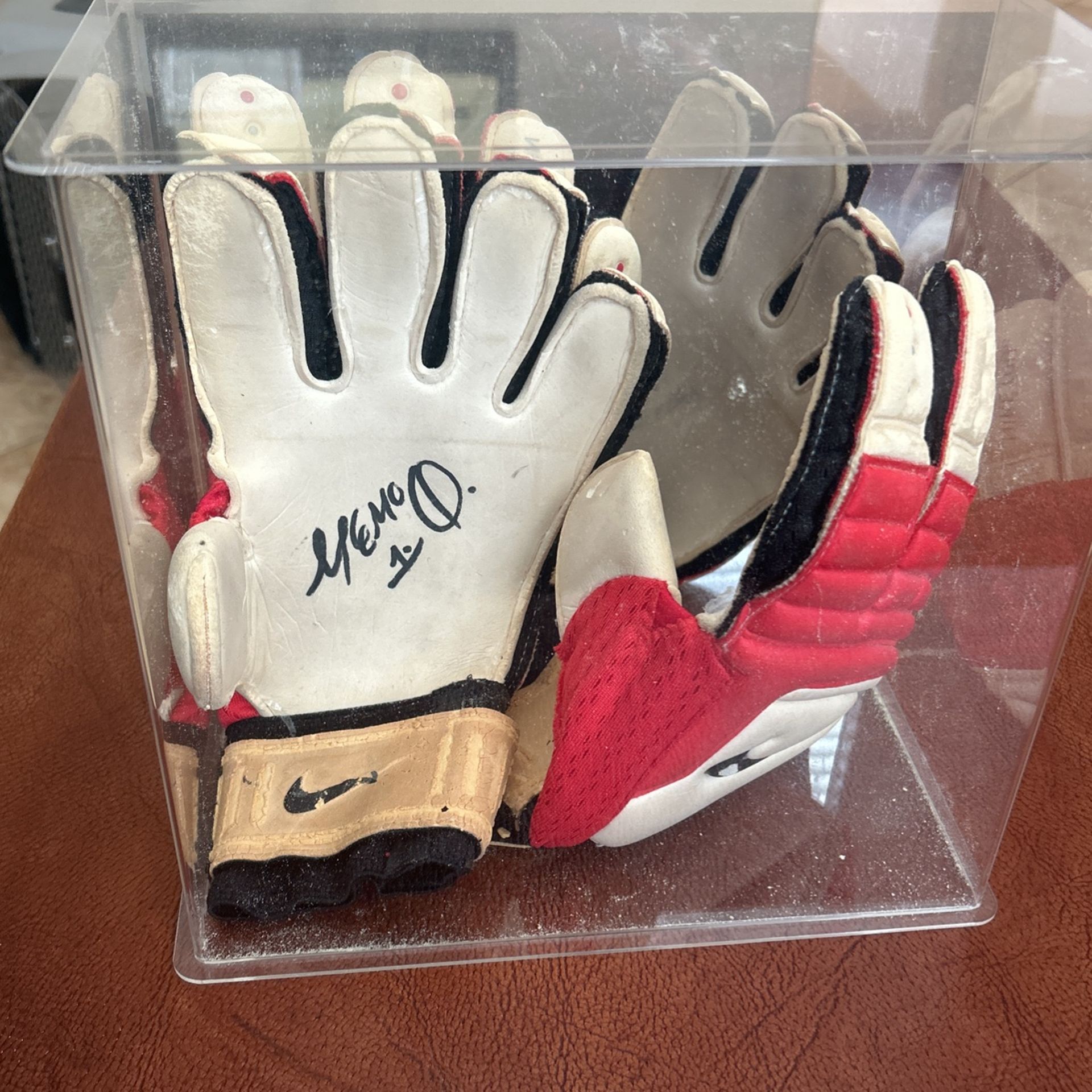 Memo Ochoas Goalie gloves