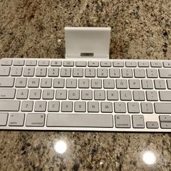 iPad/iPhone Keyboard Dock