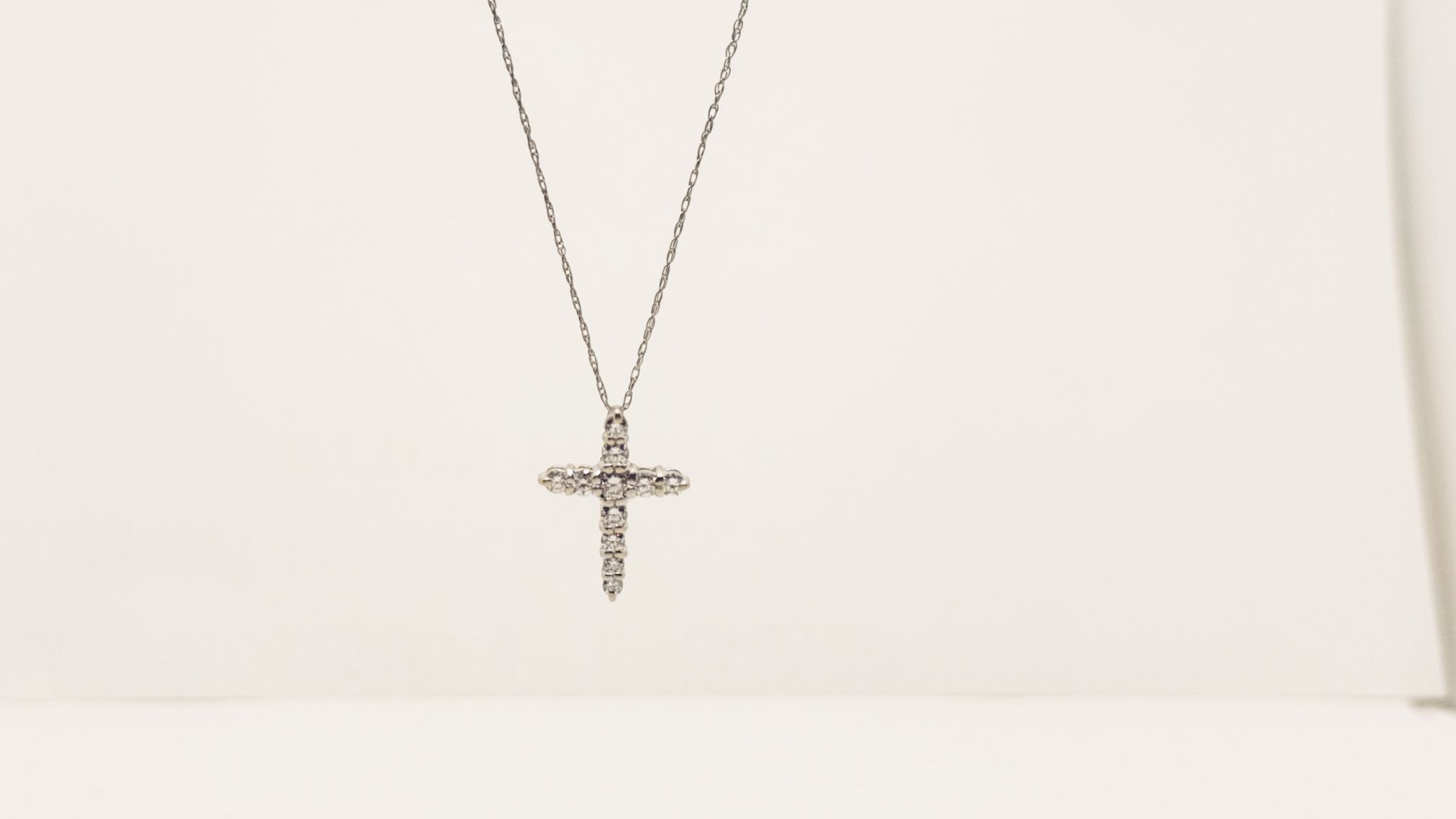 Beautiful 18K Gold Diamond Cross Pendant