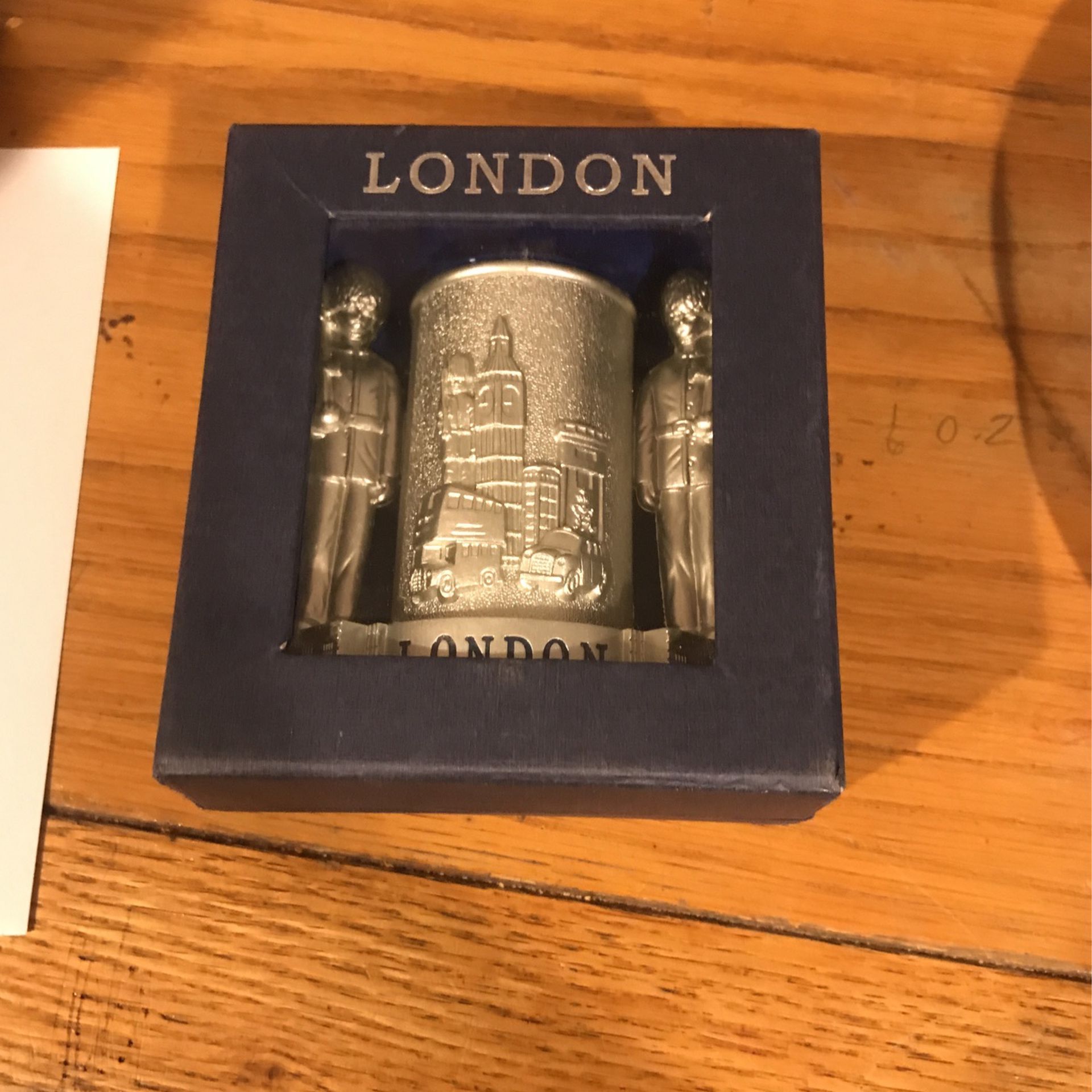 London souvenir pencil holder