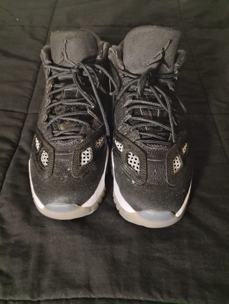 Jordan 11 Retro Low IE 'Black White'
