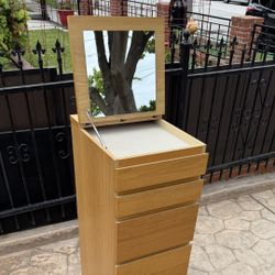 Vanity Dresser With Mirror 