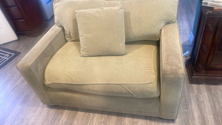 Coach green  love seat with pull out bed