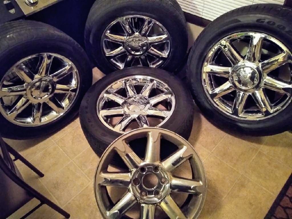 2005 GMC Yukon Denali Tires And Rims 275 55R 20" Good Years All-Season for sale.