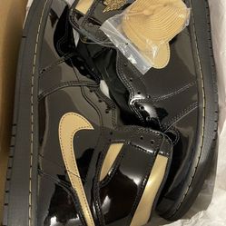 DS NEW JORDAN 1 METALLIC GOLD 