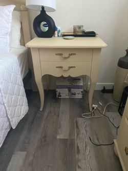 Ethan Allen side table