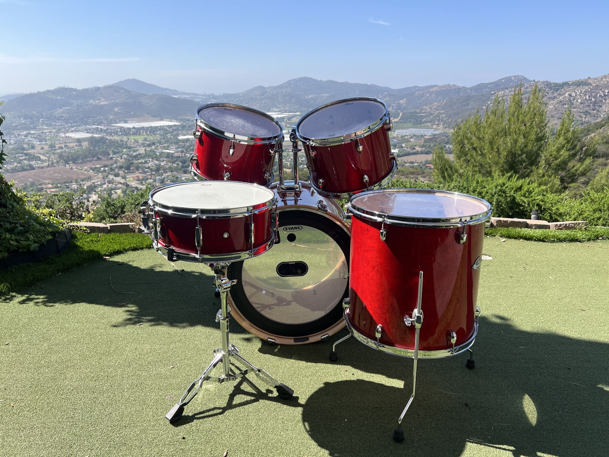Drum Set Mahogany Pearl Drums