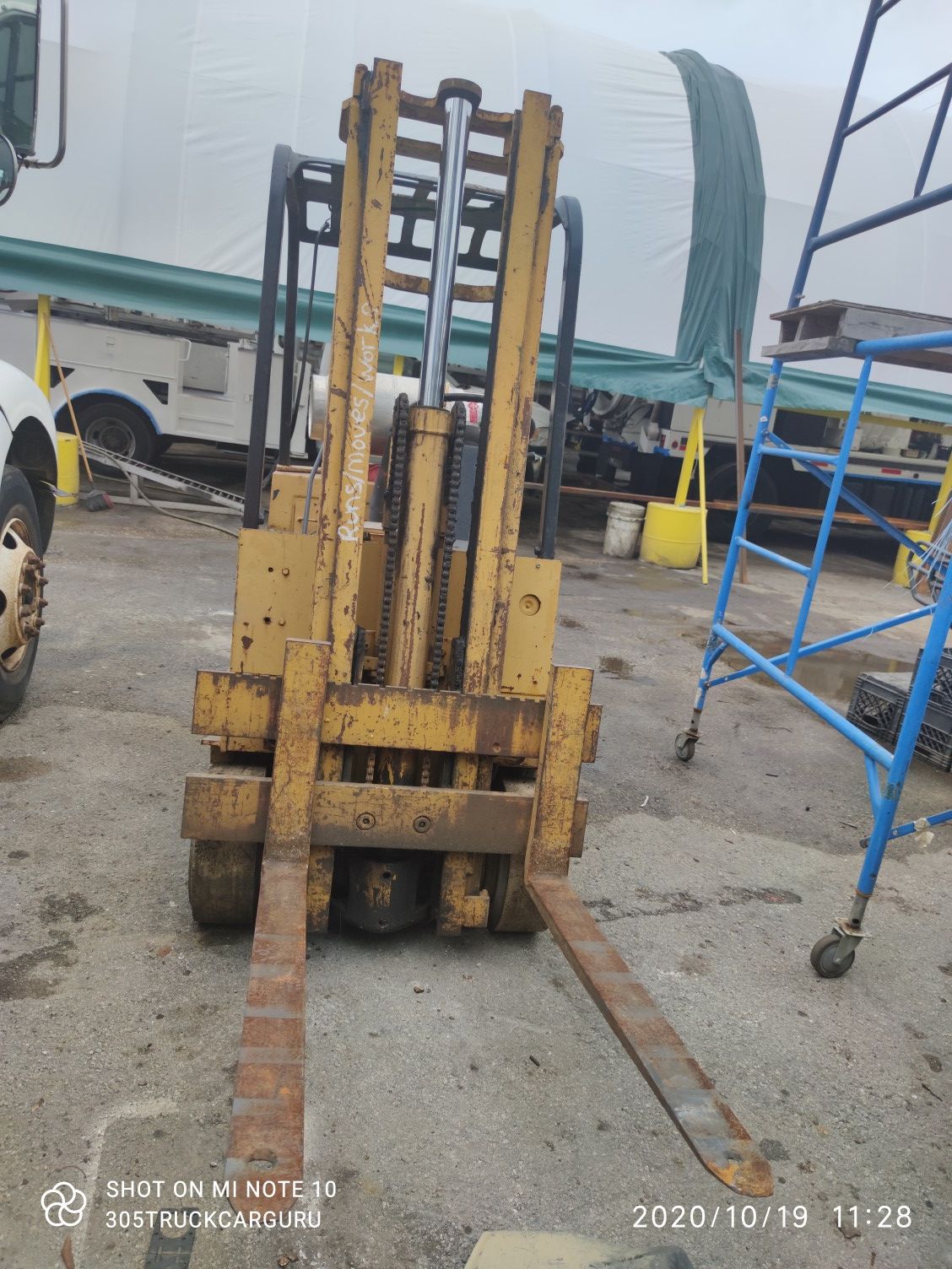 Yale FORKLIFT 4000LB RUNS DRIVES NEEDS BRAKES RUNS STRONG NEEDS TLC MORE INFO CONTACT OLIVER