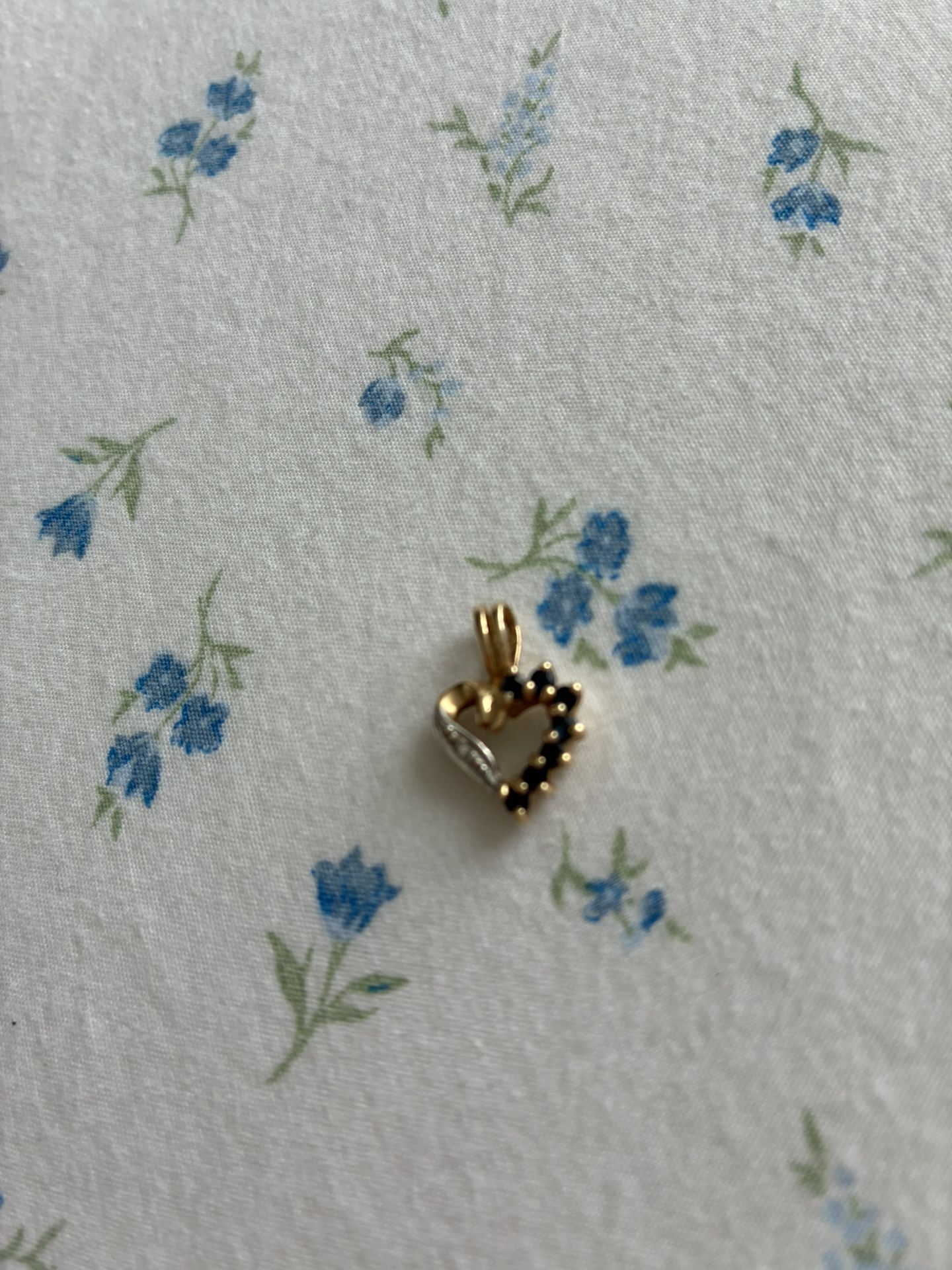 Samuel Aaron 10K Gold Pendant