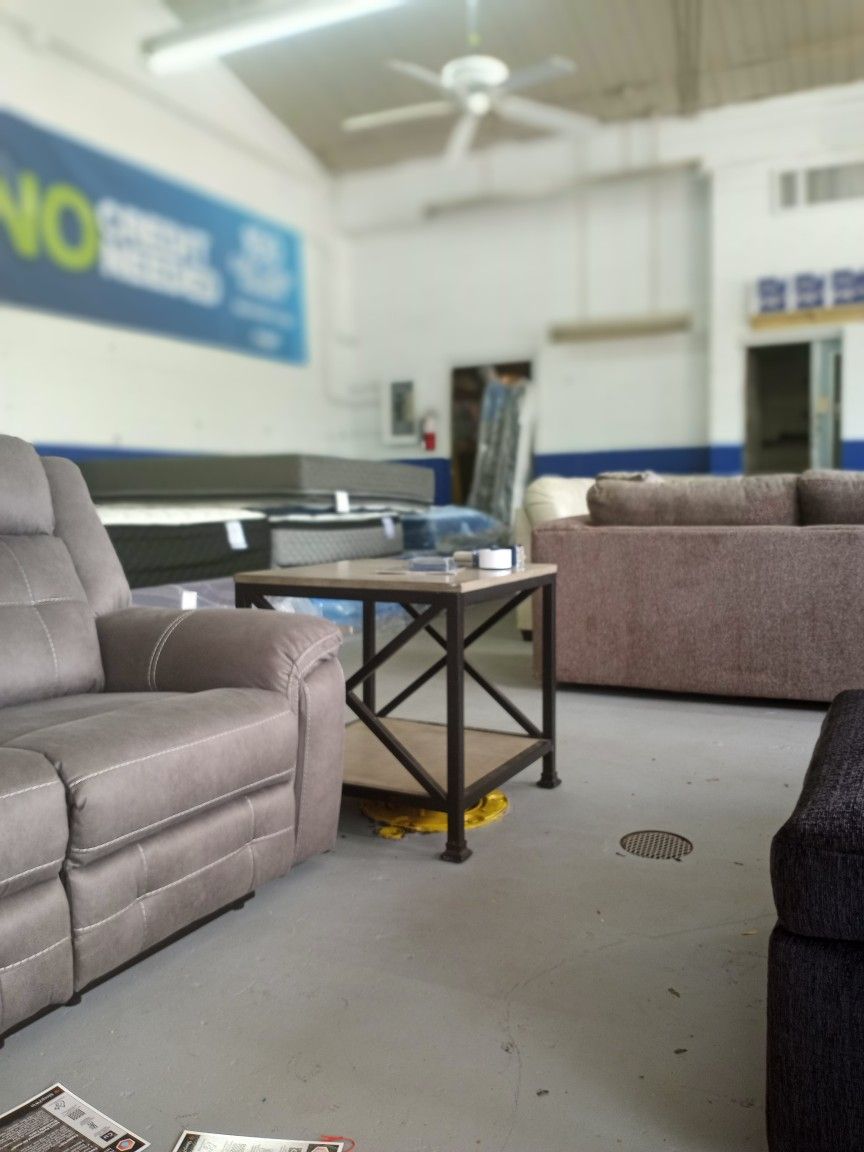 Mattresses / Couches / Sectionals 