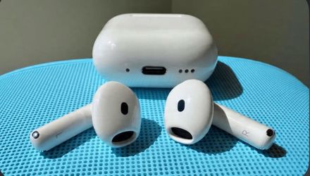 Apple AirPods (4th Generation)