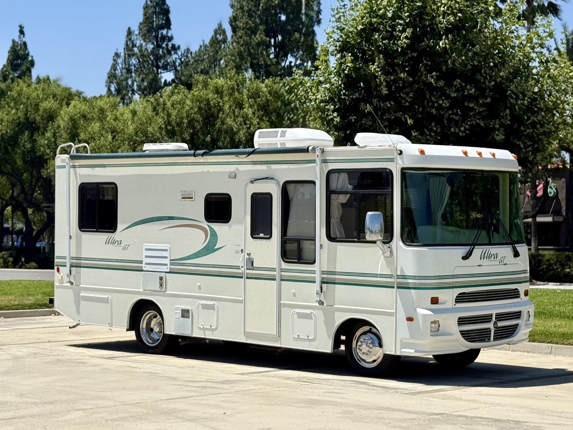 2002 Winnagbago Ultra lite