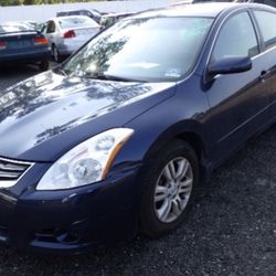 2010 Nissan Altima Super Clean Negotiable !!!!