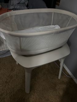 Moving baby bassinet