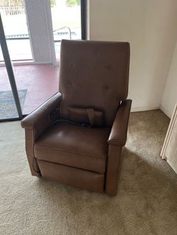 Vibrating recliner massage with heat