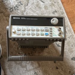 Hewlett-Packard 33120A