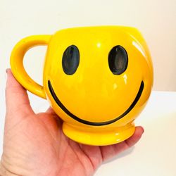 Vintage McCoy Pottery USA Yellow Ceramic Smiley Face Coffee Mug 12 oz MCM