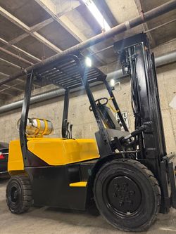 DAEWOO Pneumatic tires forklift 5500 lb capacity,3 stage,side shift