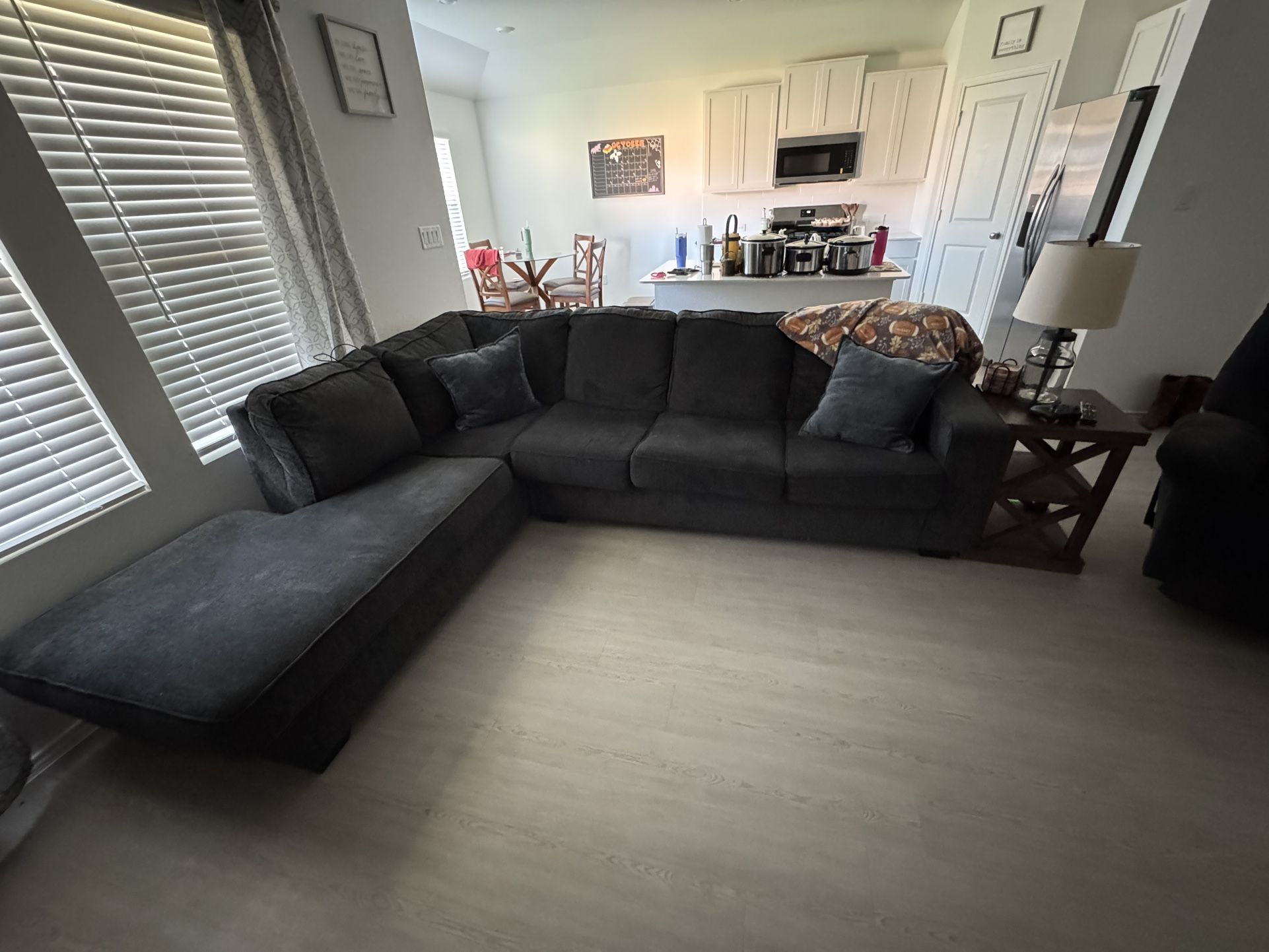 Right Chase Sectional And Recliner 