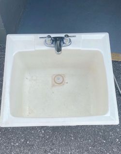 Sink in good condition