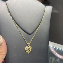 10k Gold Heart❤️❤️❤️❤️ Pendant With Design And Rope Chain 20” Inch Together Deal .‼️‼️