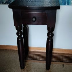 Side Table/ End Table/ Nightstand 