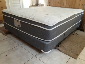 NEW Queen-Size PILLOW TOP MATTRESS and BOX SPRING. Bed frame not included 👍