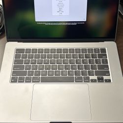 MacBook Air M3 15” 512GB SSD 16GB RAM 