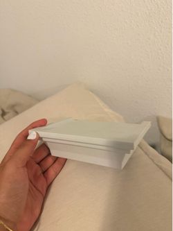 Floating shelves (2)