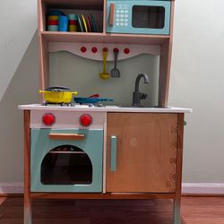 Toy Kitchen 