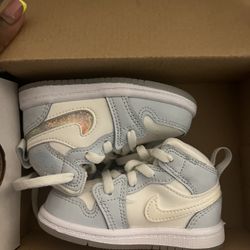 Baby shoes