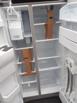 New stainless steel Samsung refrigerator