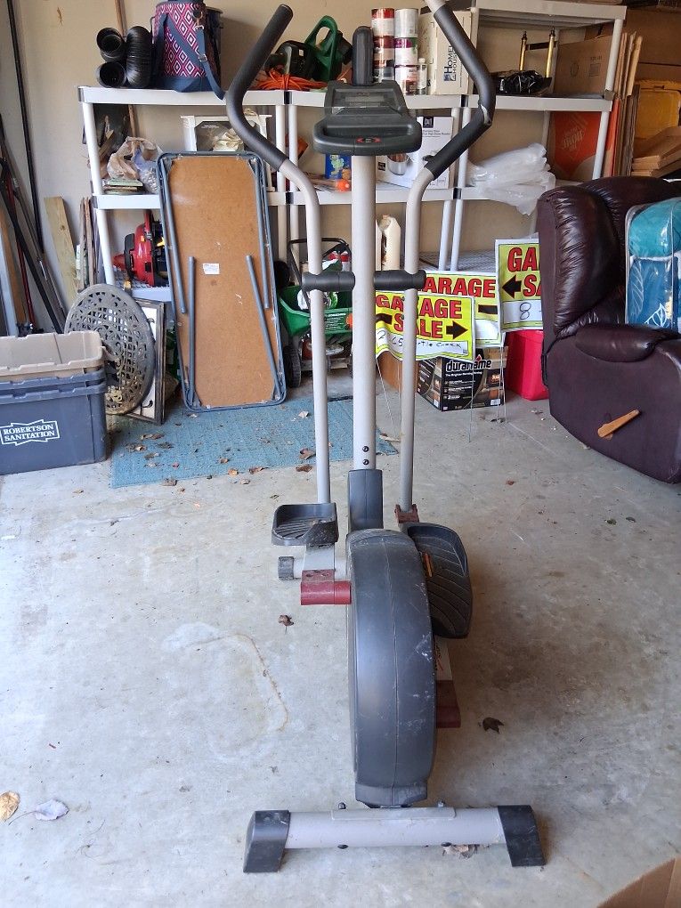 Pro-Form Elliptical 650 Cardio Cross Trainer