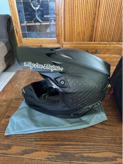 Troy Lee Designs XL  SE5 Carbon Helmet With MIPS - Stealth - Black/Chrome