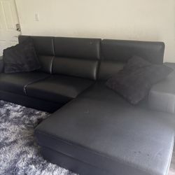 Sleek Black Leather Sectional Couch - Modern & Comf