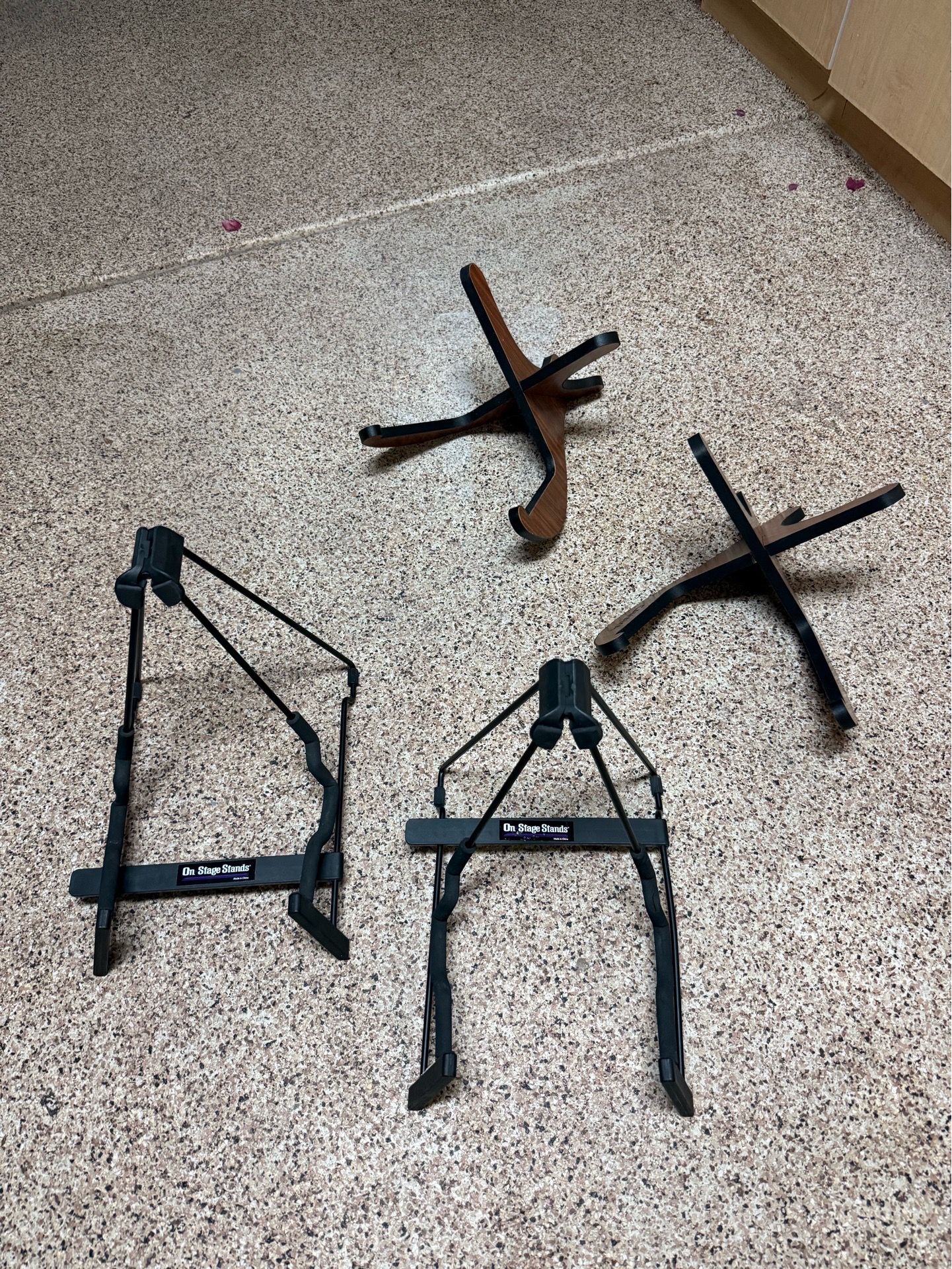4 guitar stands