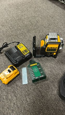 AFTERMARKET DEWALT 12V MAX Lithium-Ion 100 ft. Green Self-Leveling 3-Beam 360 Degree Laser Level with 2.0Ah Battery, Charger and Case