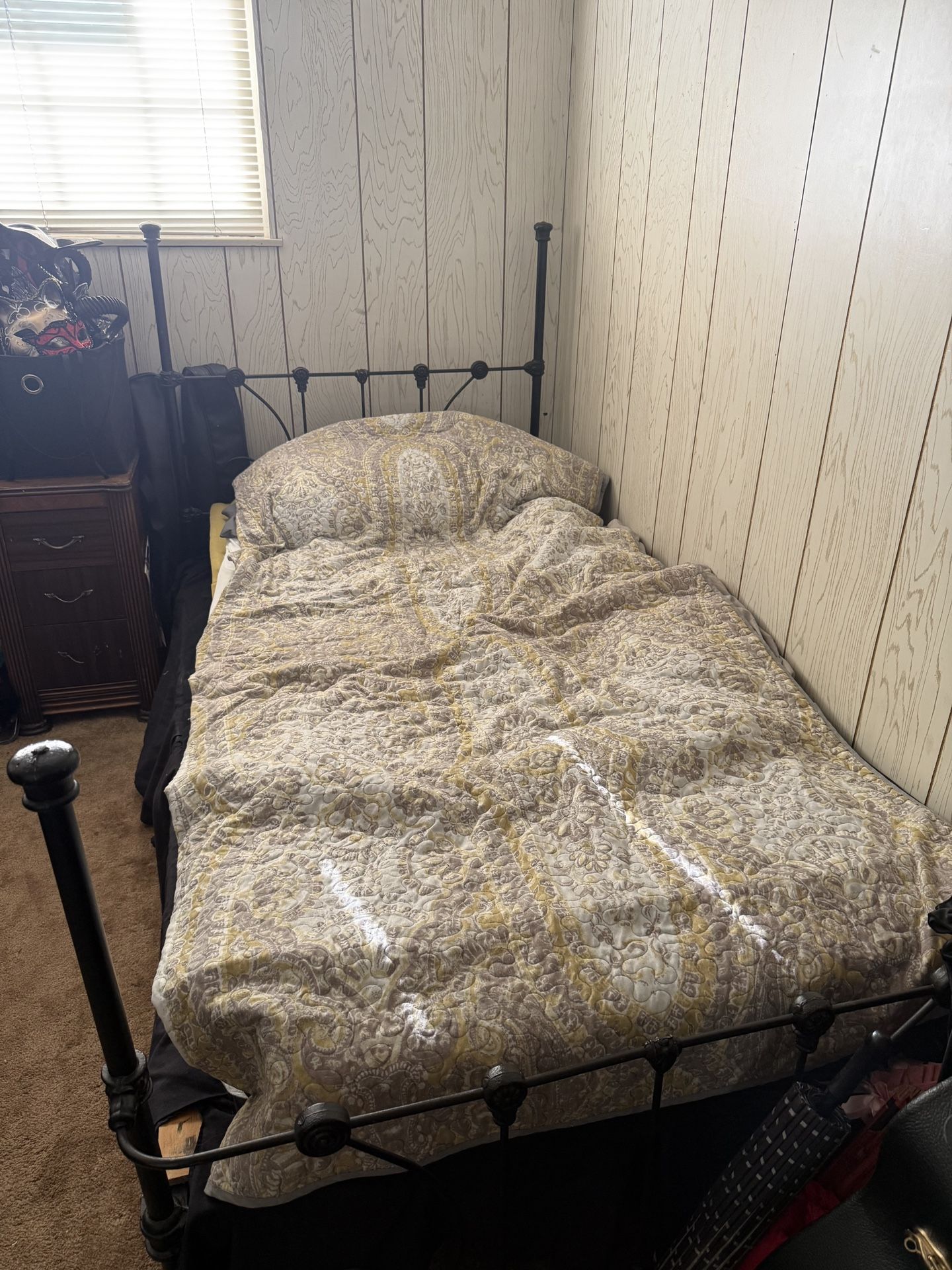 Antique Black Rod Iron Twin Bed