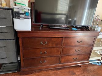 Cherry Wood 6-Drawer Dresser