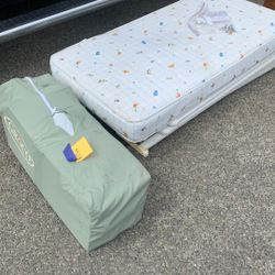 Crib With Mattress And Winnie The Poo Play Pin